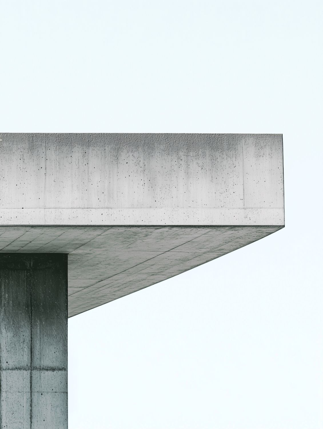 Concrete roof of Lysning Pavilion cantilevering from its single core against a pale sky